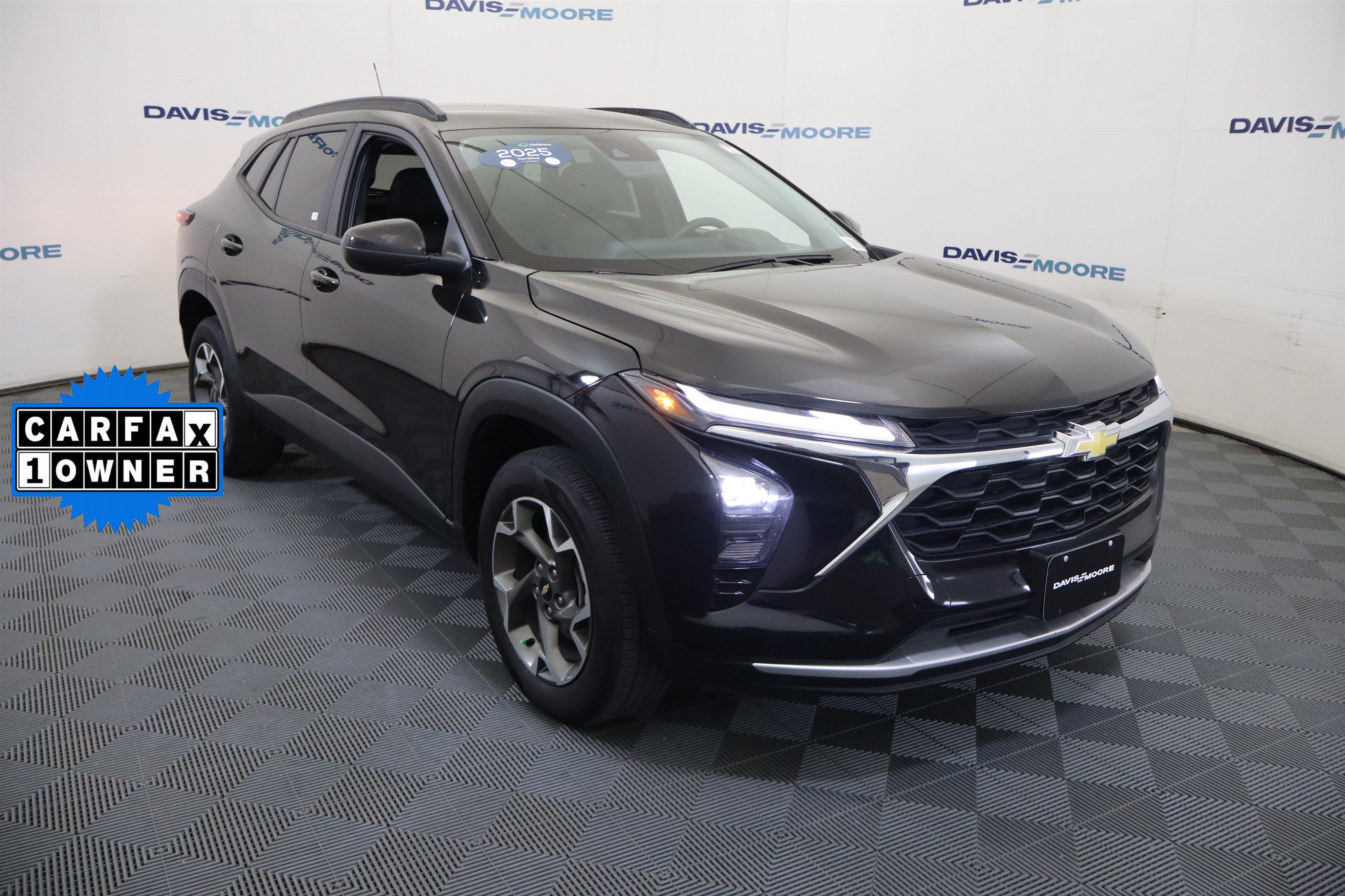 Certified 2025 Chevrolet Trax LT FWD image 3