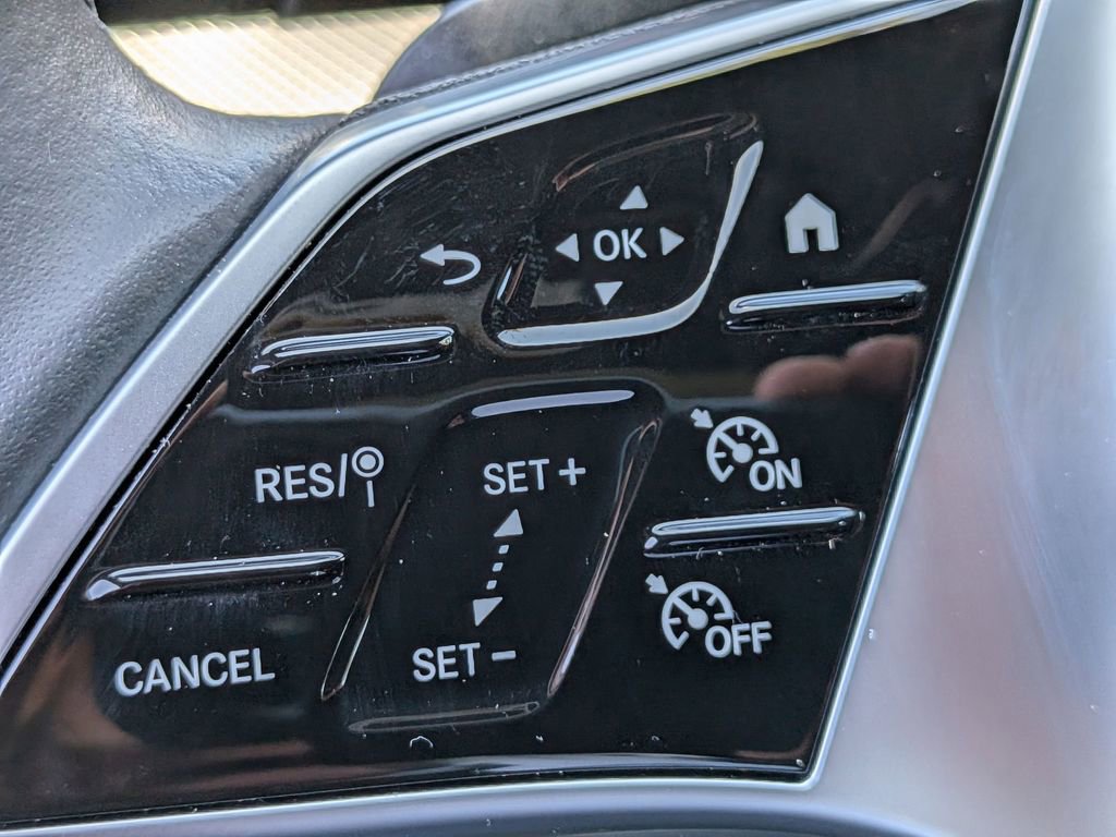 Used 2025 Mercedes-Benz C 300 Sedan image 27