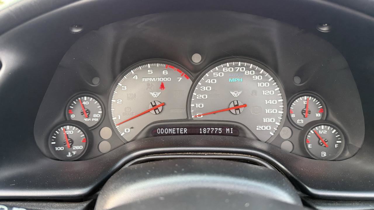 Used 2001 Chevrolet Corvette Convertible w/ Preferred Equipment Group1 RWD image 47