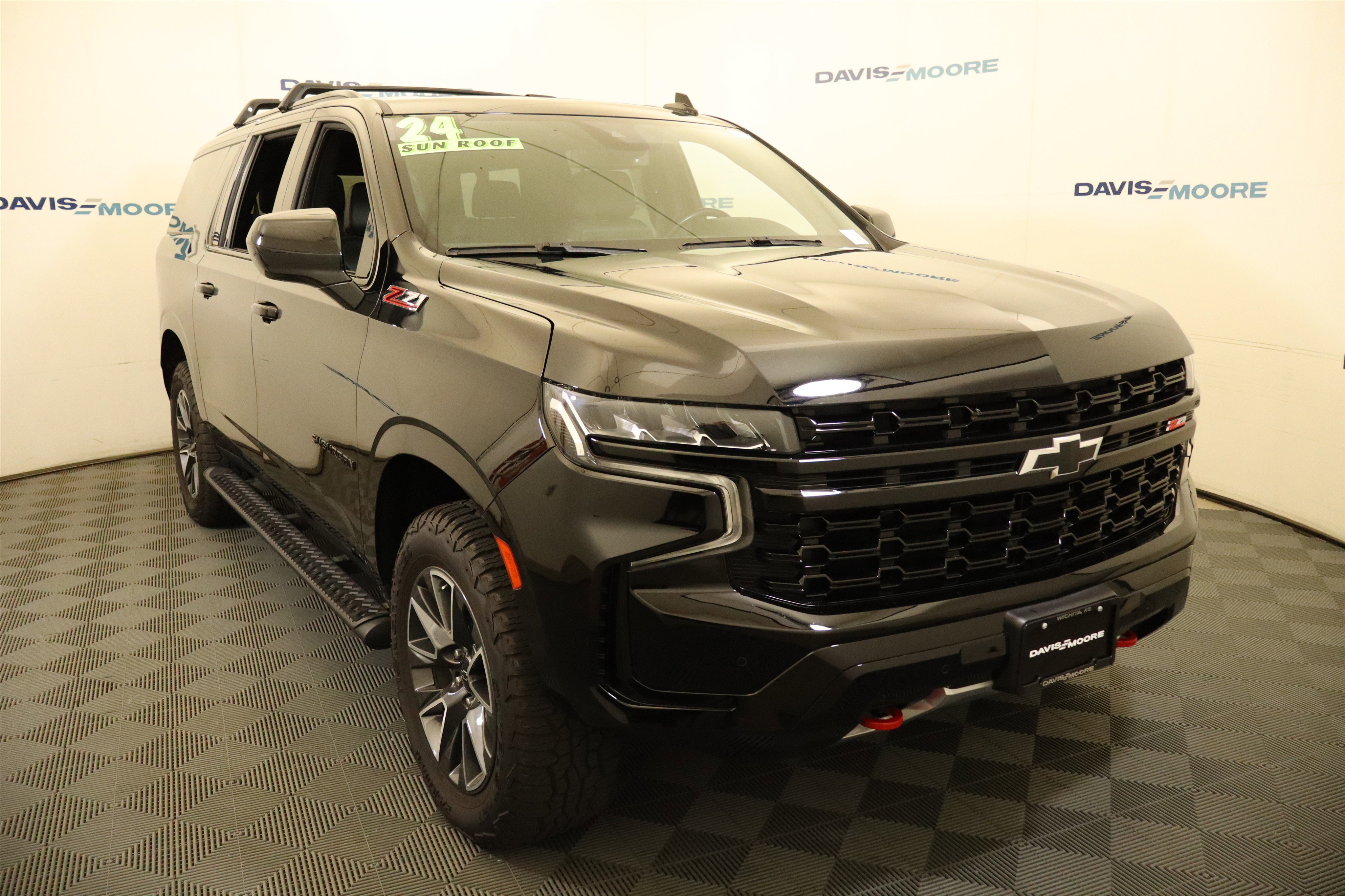 Used 2024 Chevrolet Suburban Z71 AWD/4WD image 3