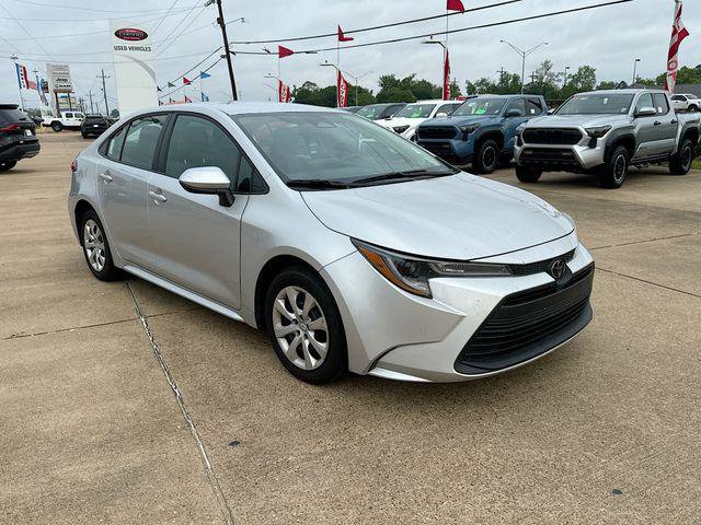 Certified 2025 Toyota Corolla LE FWD image 1