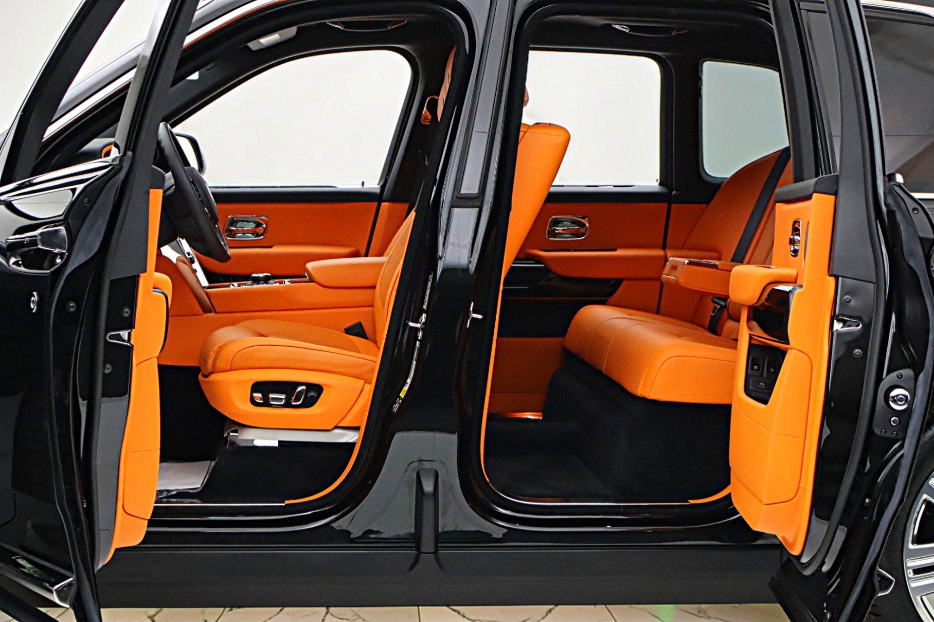 Used 2022 Rolls-Royce Cullinan AWD/4WD image 6