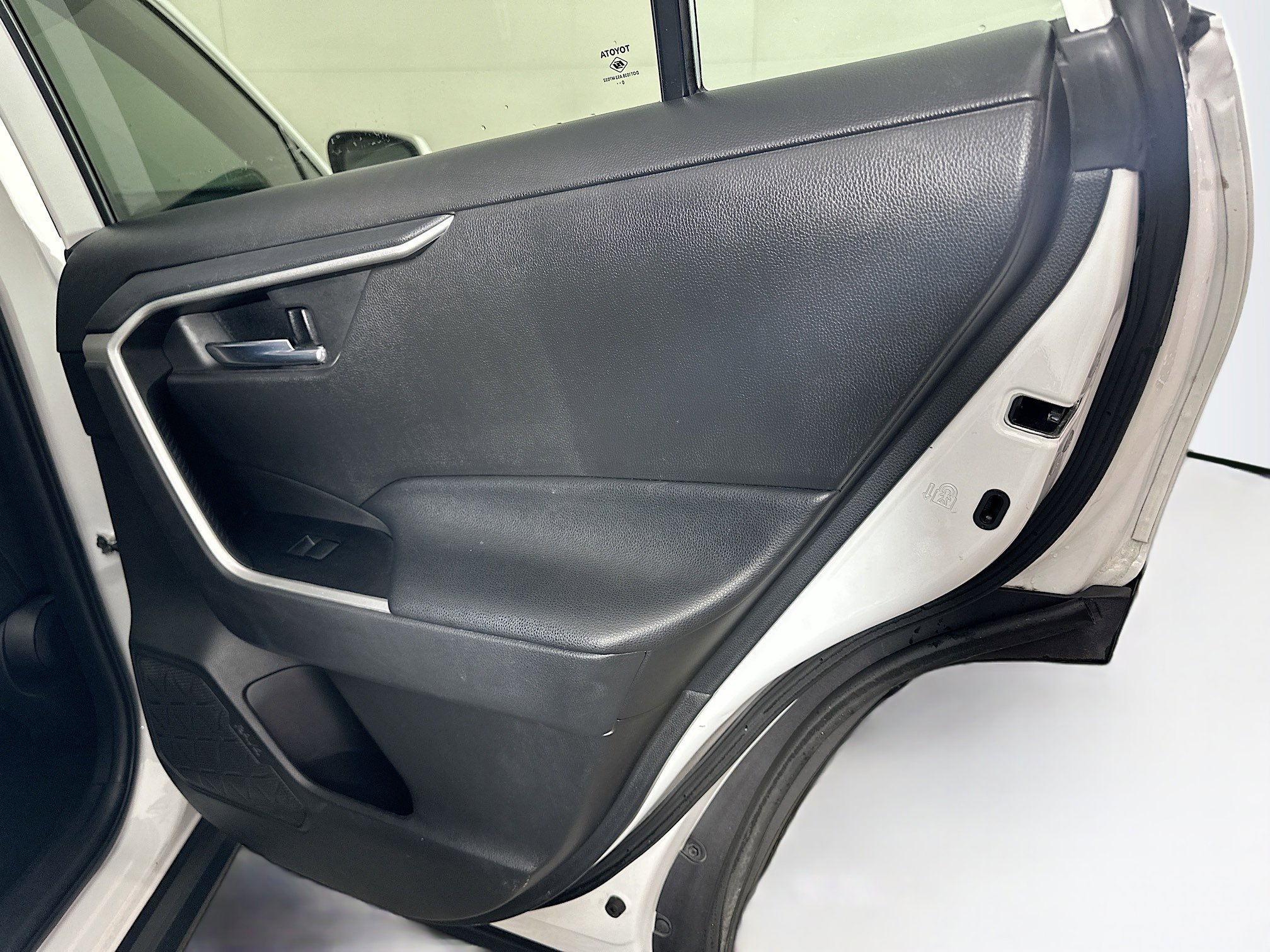 Used 2021 Toyota RAV4 XLE w/ Convenience Package FWD image 30