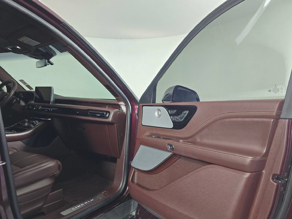 Certified 2021 Lincoln Aviator Black Label w/ Dynamic Handling Package AWD/4WD image 12