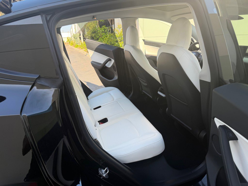 Used 2022 Tesla Model Y Long Range AWD/4WD image 14
