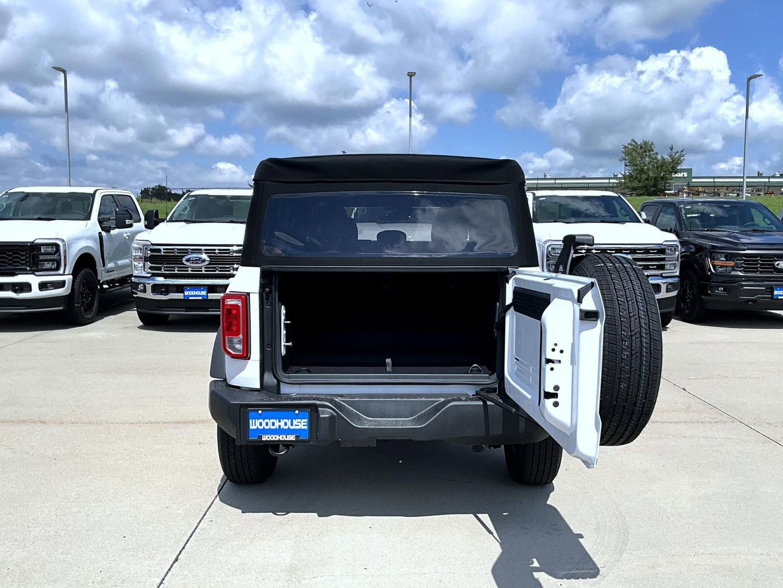 New 2025 Ford Bronco 4-Door image 9