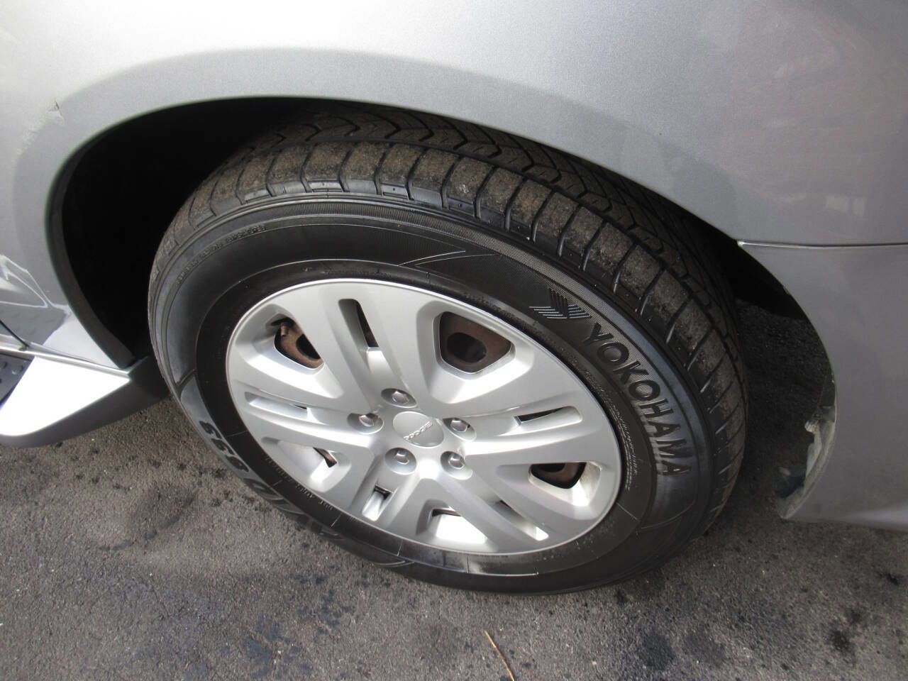 Used 2019 Dodge Grand Caravan SE w/ UConnect Hands-Free Group image 15