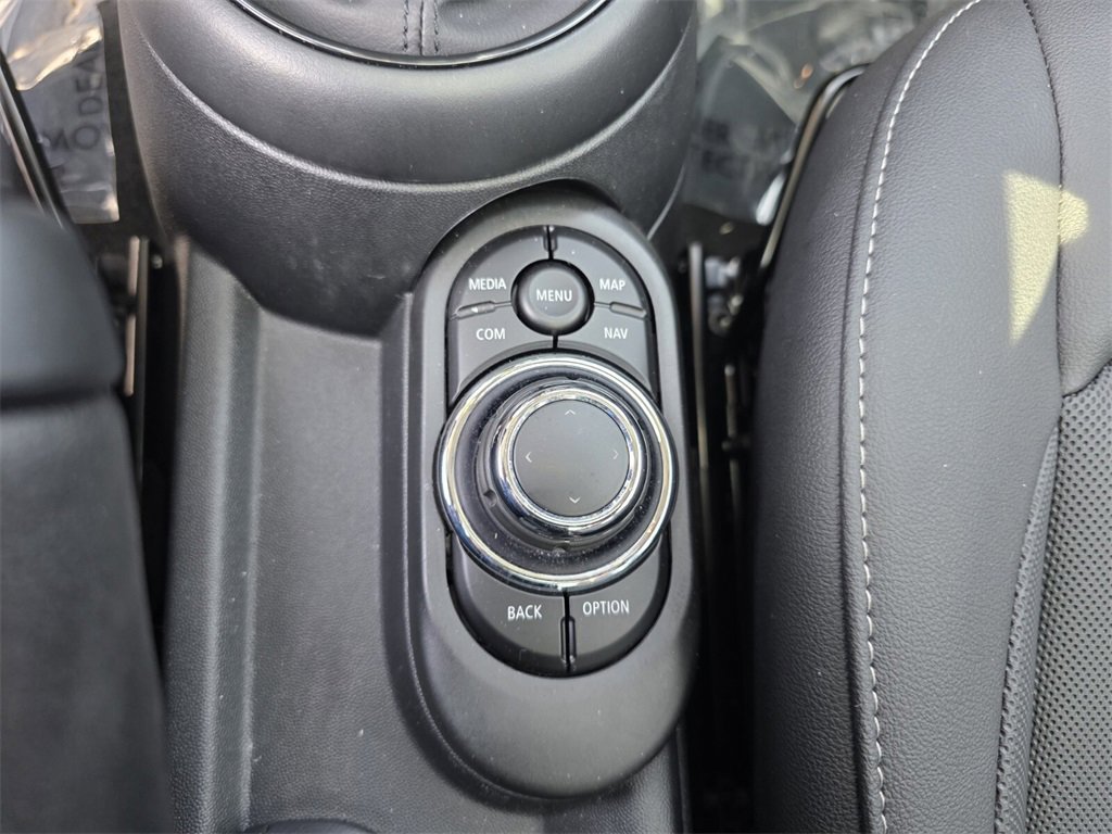Used 2023 MINI Cooper 4-Door Hardtop image 27