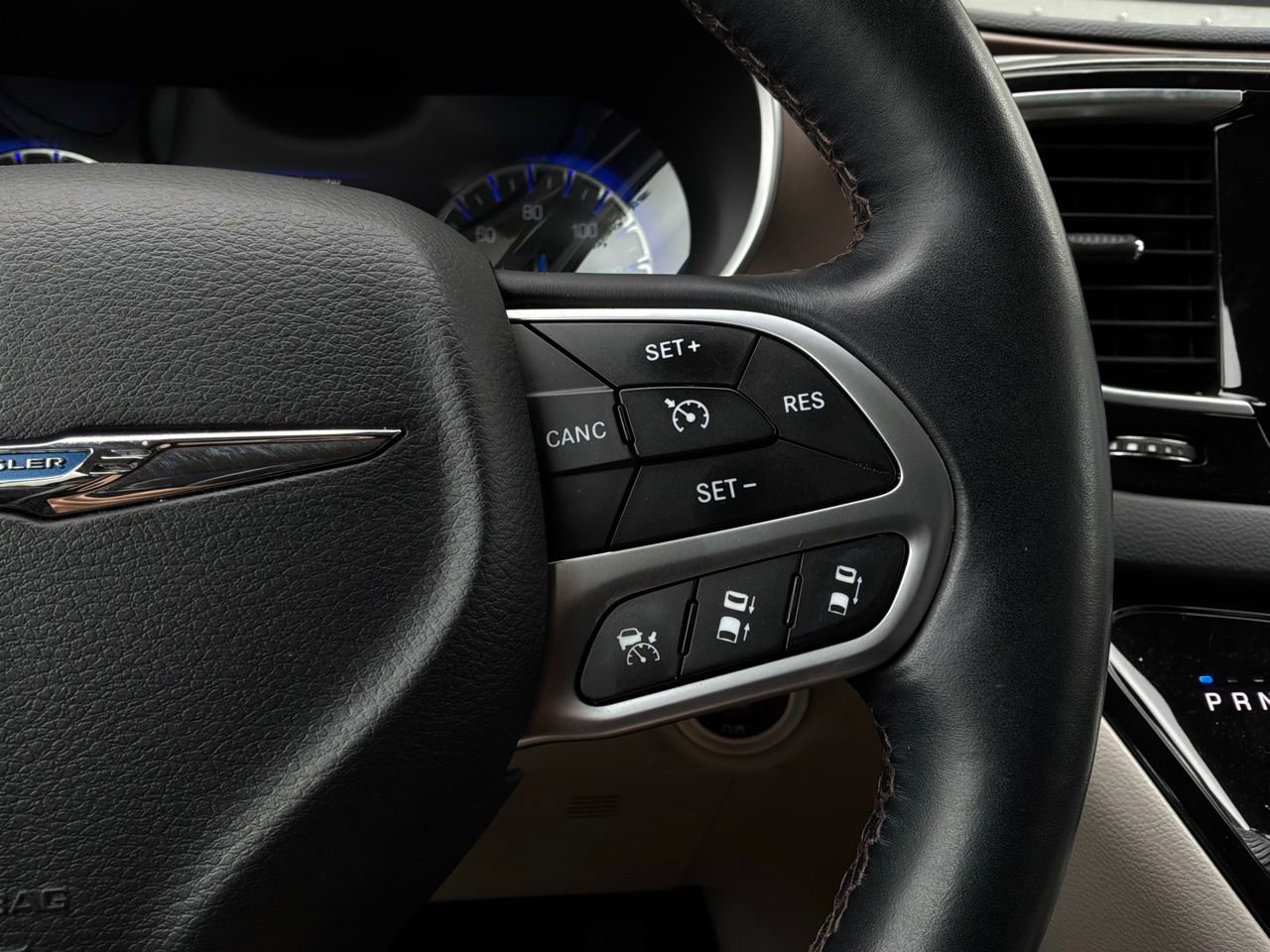 Used 2017 Chrysler Pacifica Touring-L Plus w/ Advanced Safetytec Group image 40