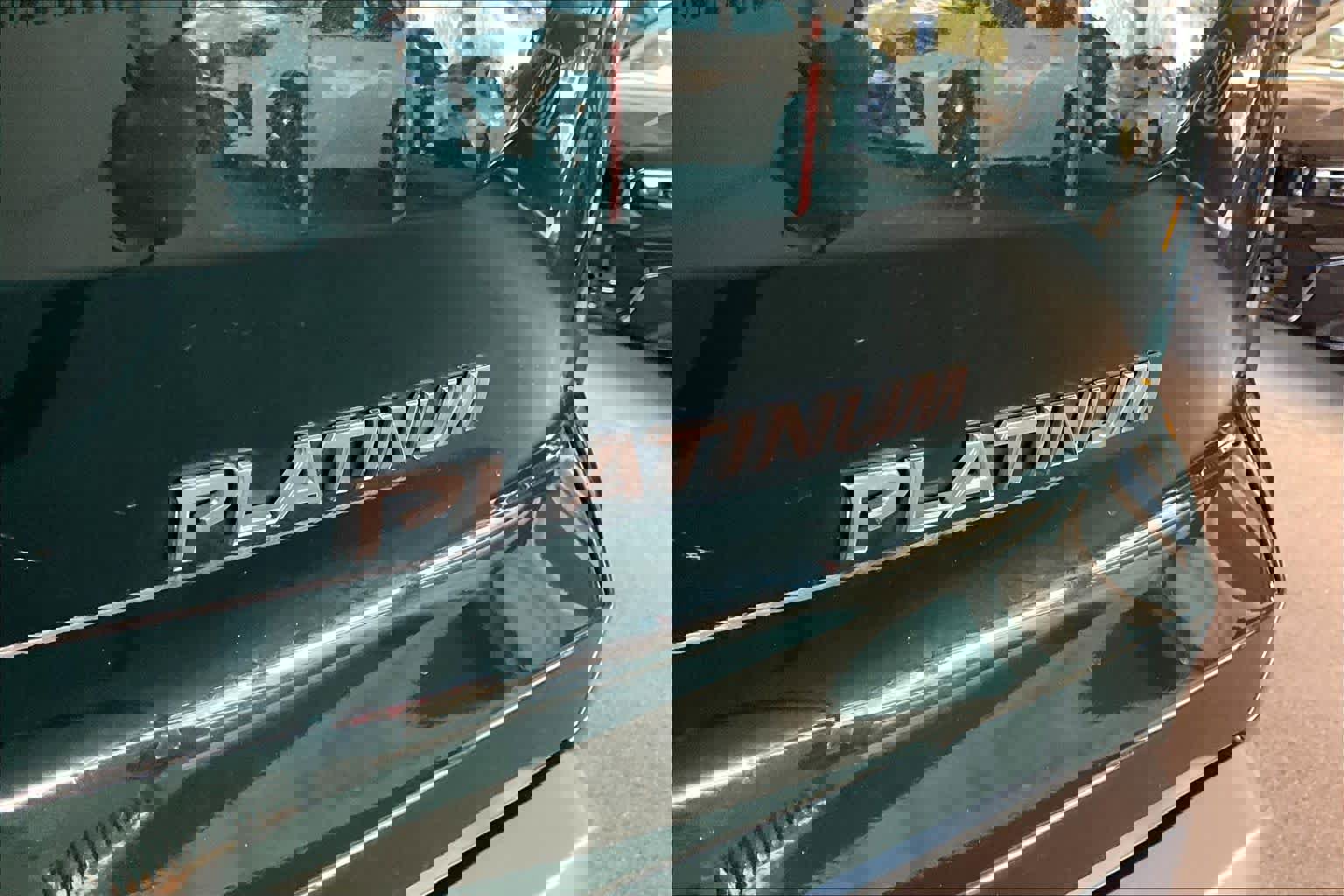 Used 2024 Nissan Pathfinder Platinum image 9