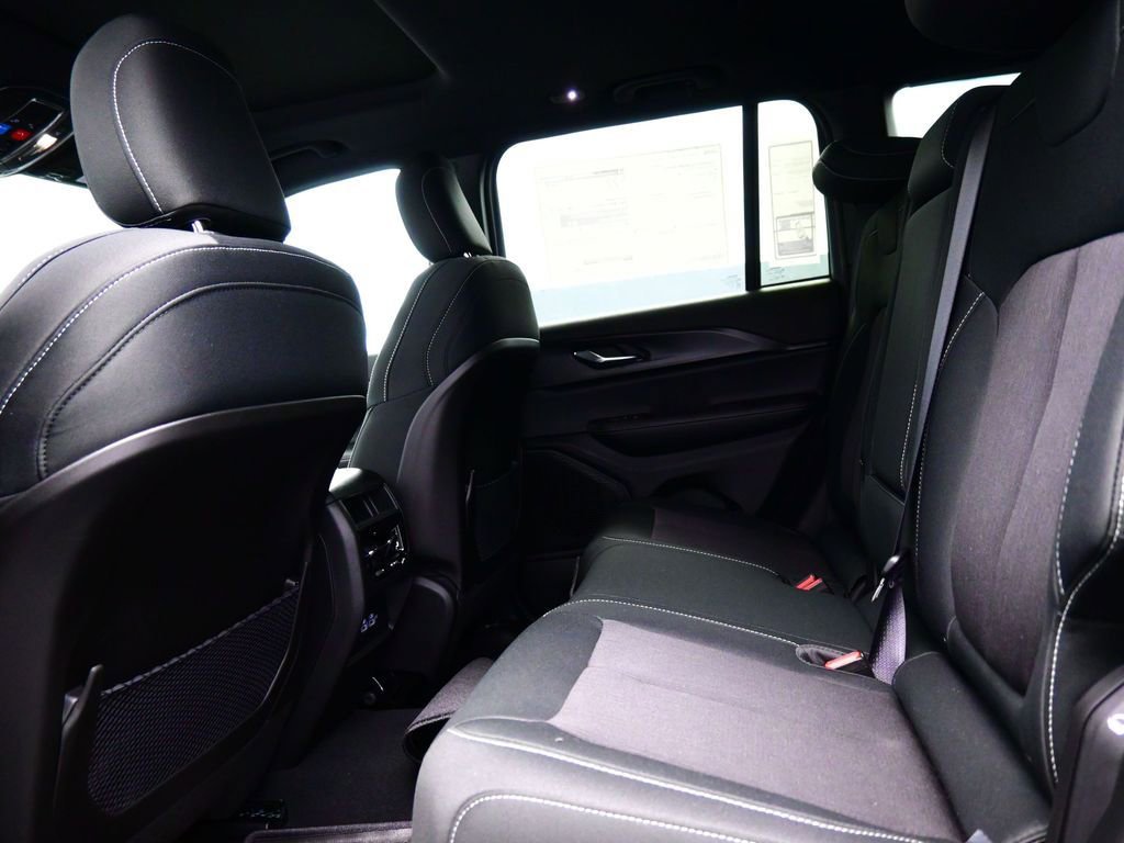 New 2025 Jeep Grand Cherokee Laredo X image 14