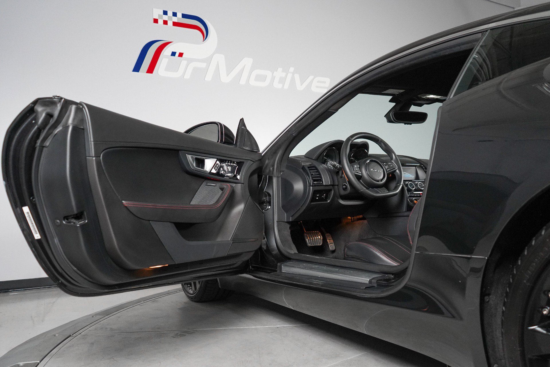 Used 2015 Jaguar F-TYPE S RWD image 40