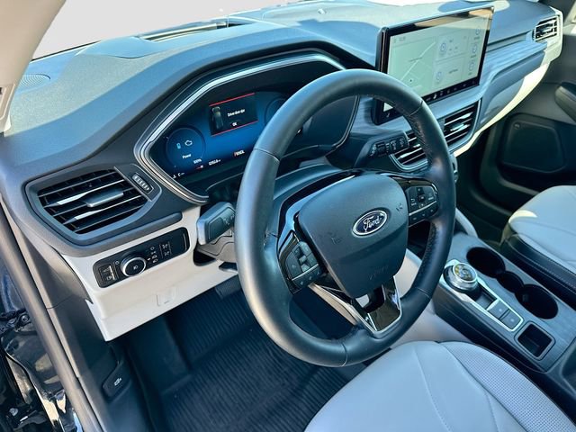 Used 2025 Ford Escape Platinum w/ Premium Technology Package image 9