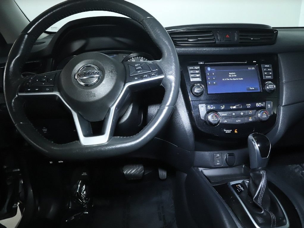Used 2017 Nissan Rogue SV w/ SV Premium Package AWD/4WD image 28