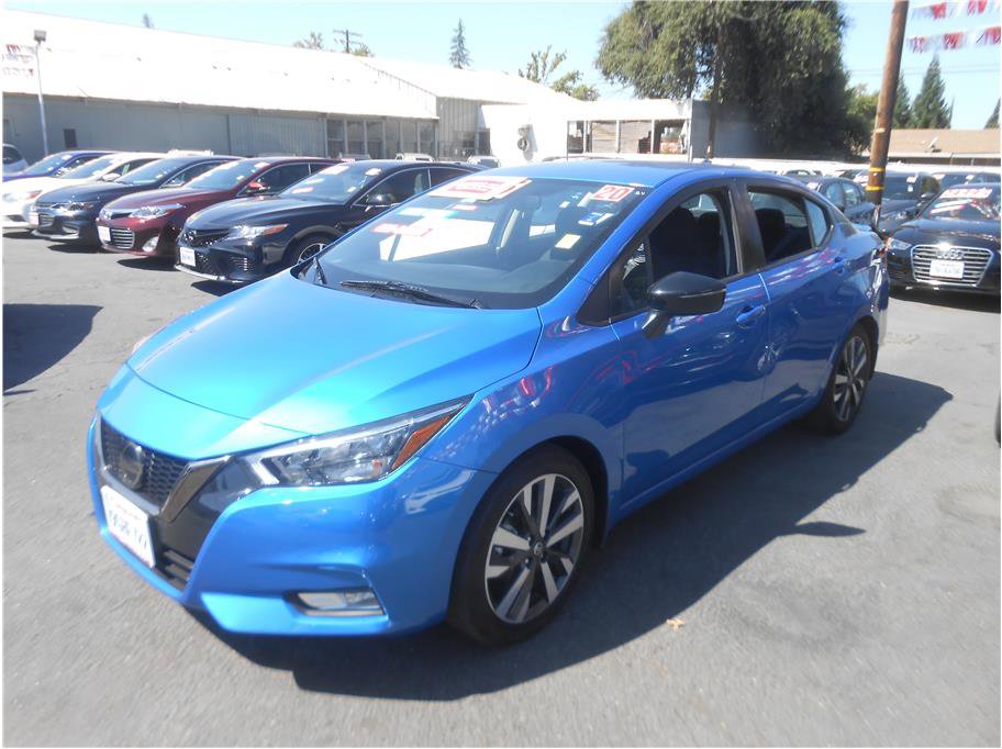 Used 2020 Nissan Versa SR image 2