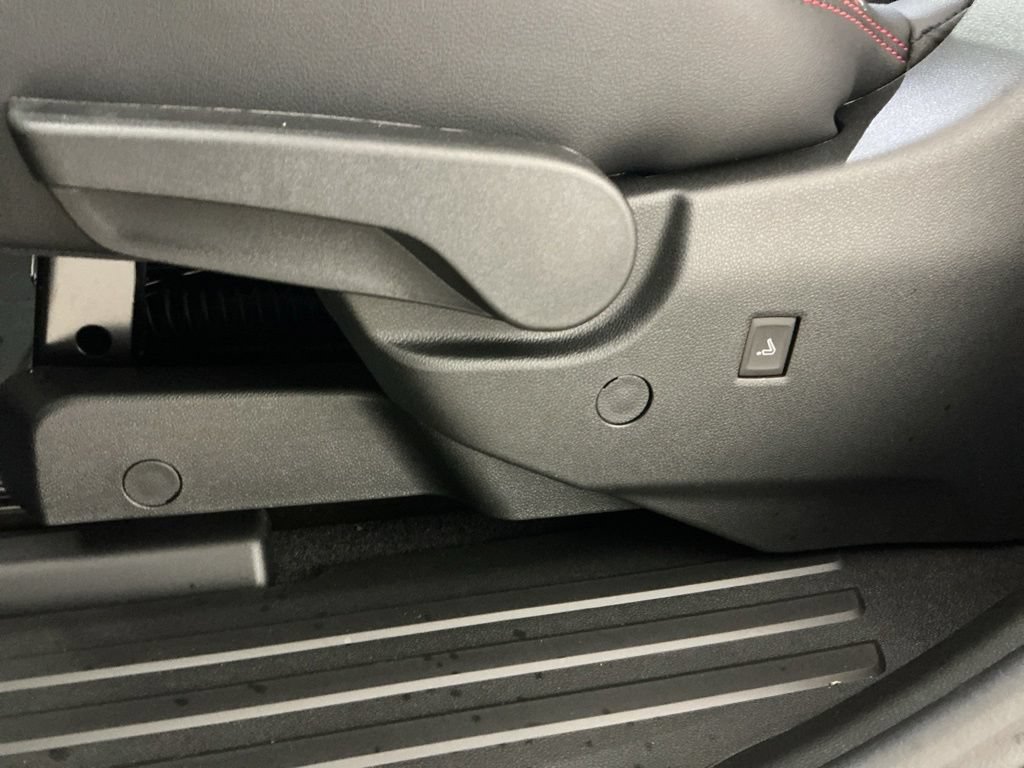 New 2026 Chevrolet Traverse RS w/ LPO, Floor Liner Package AWD/4WD image 9