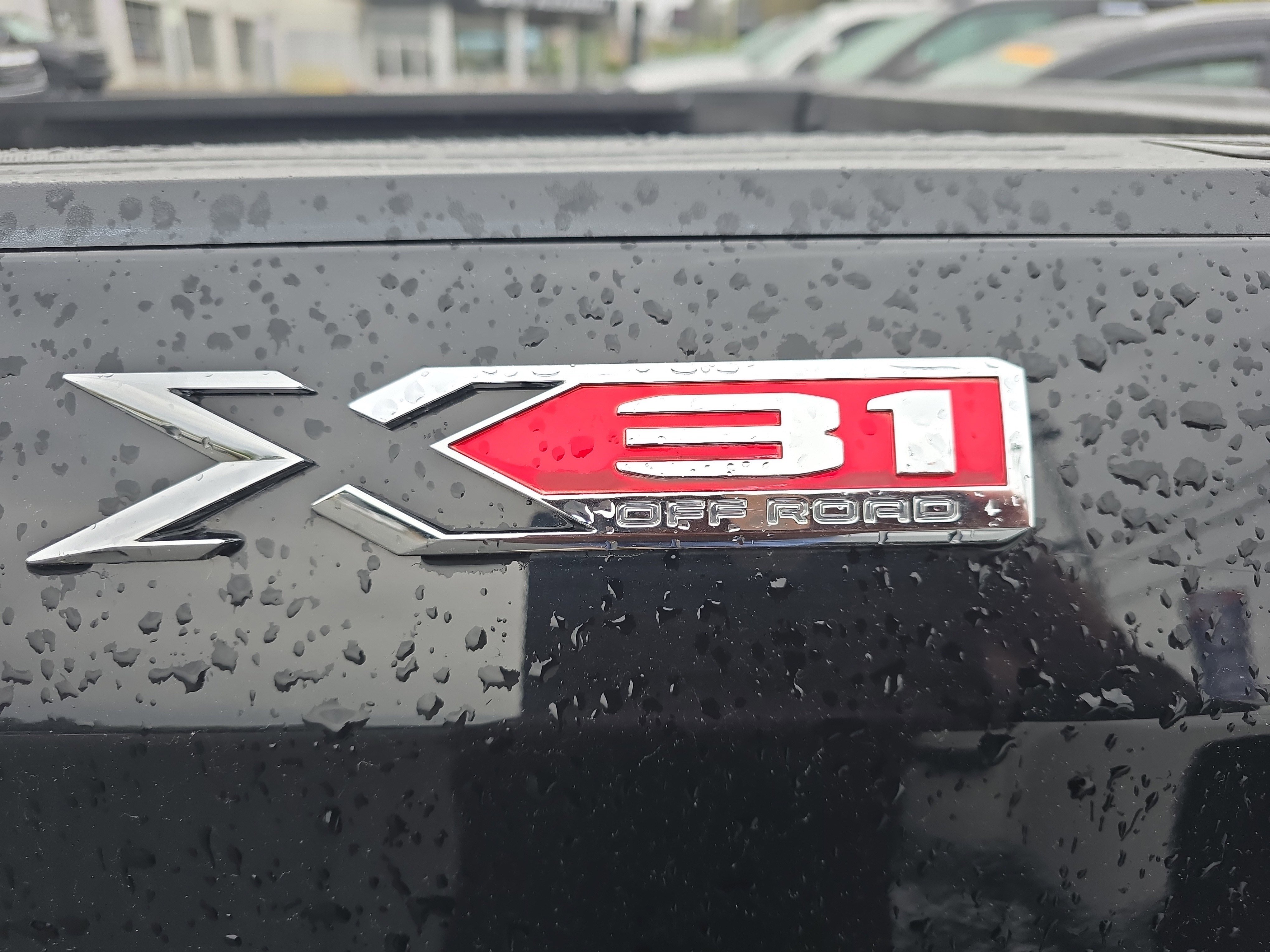 Used 2022 GMC Sierra 1500 SLE w/ X31 Off-Road Package AWD/4WD image 9