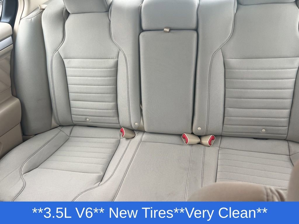 Used 2016 Ford Taurus SE FWD image 24