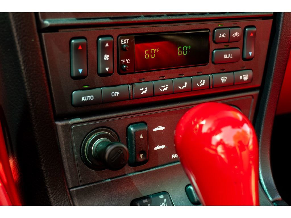 Used 2004 Ford Thunderbird RWD image 18
