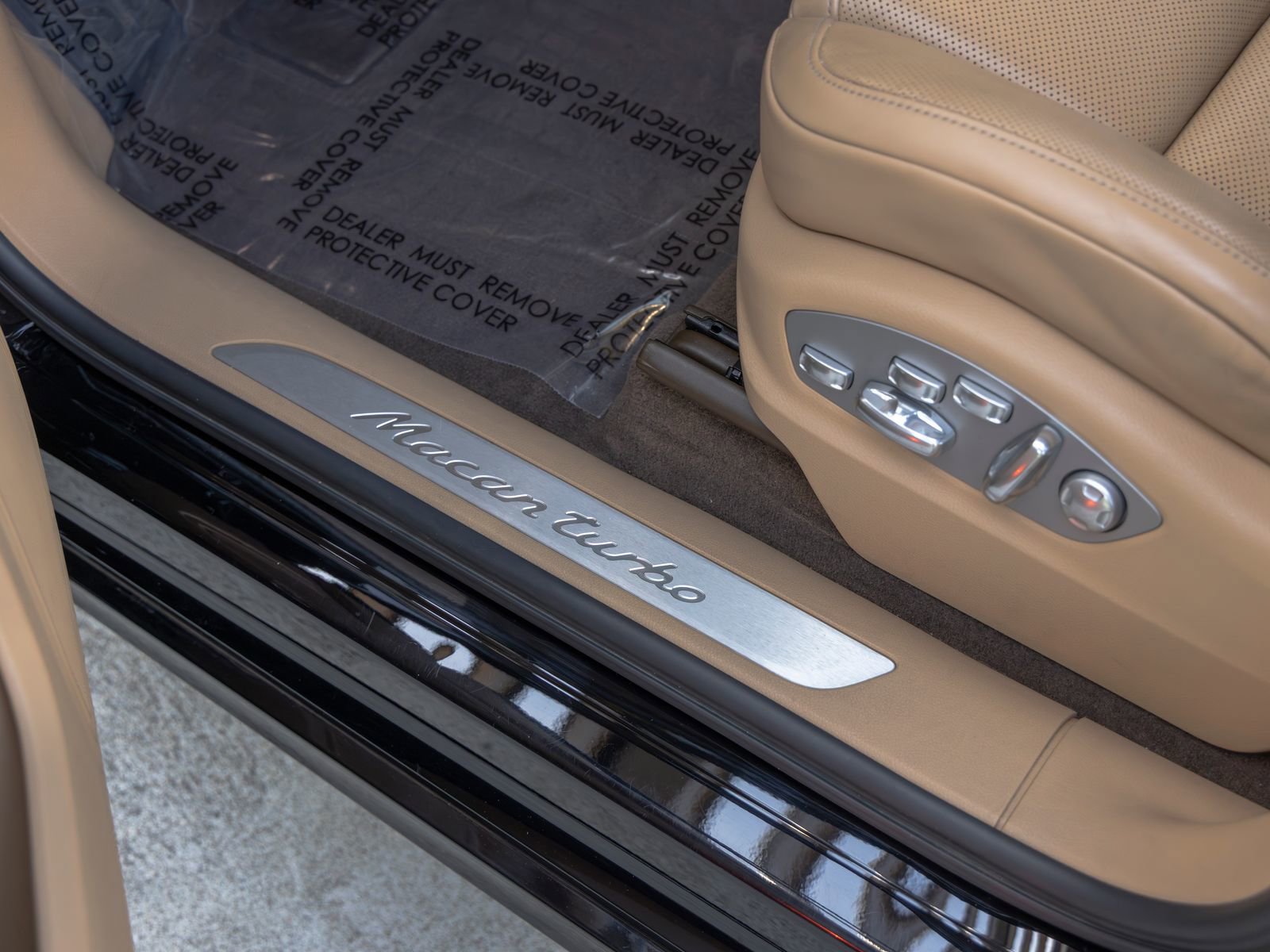 Used 2016 Porsche Macan Turbo image 25