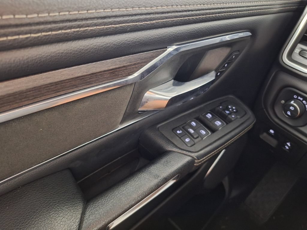 Used 2025 RAM 1500 Laramie AWD/4WD image 15