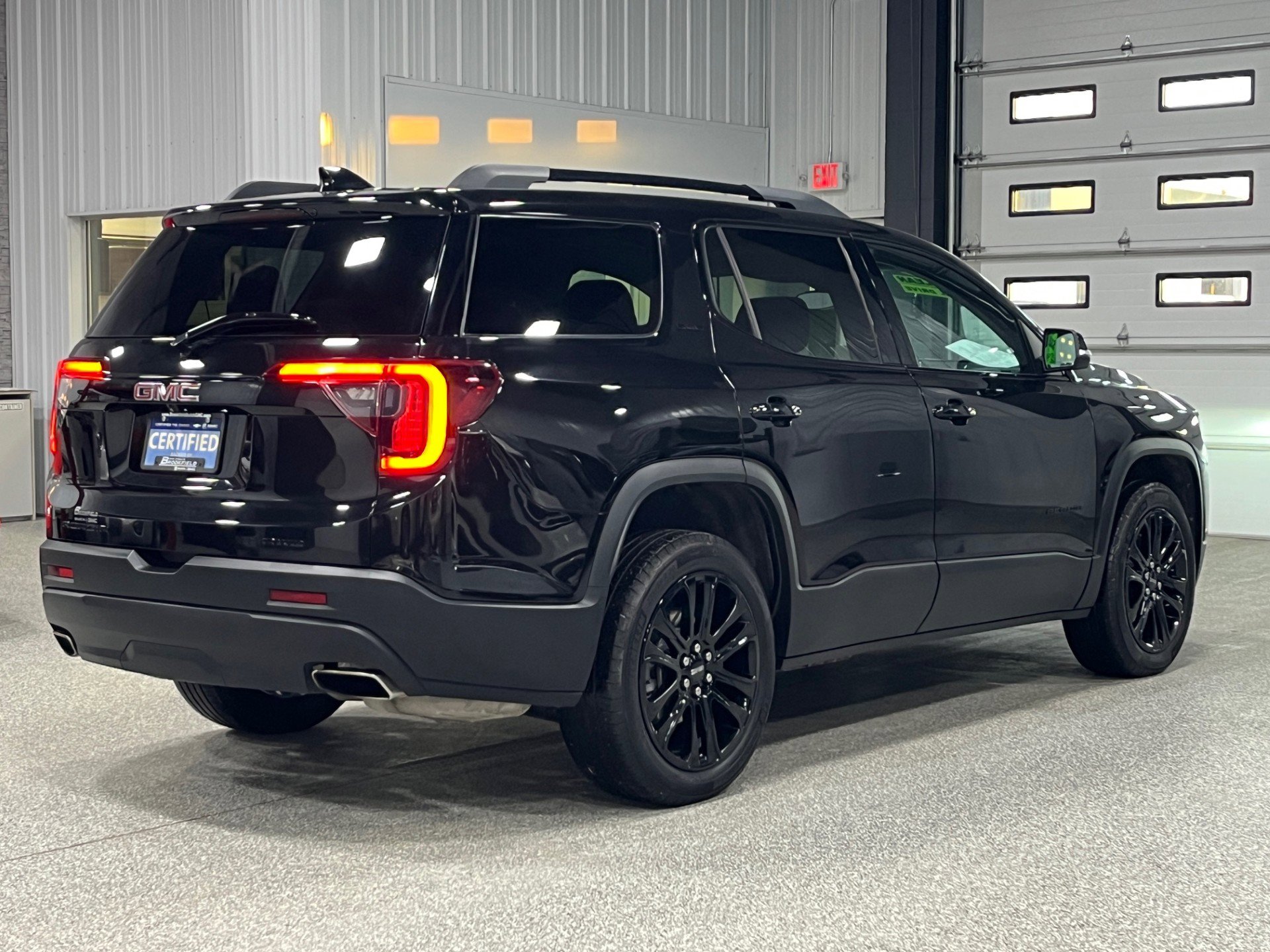 Certified 2023 GMC Acadia SLE w/ Driver Convenience Package image 5