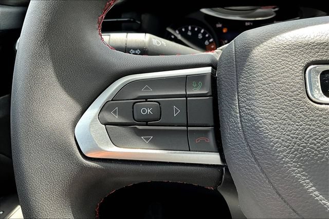 Used 2025 Jeep Compass Trailhawk AWD/4WD image 11