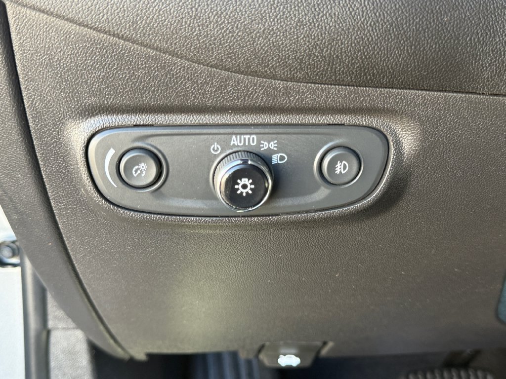 Used 2023 Chevrolet Equinox Premier FWD image 22