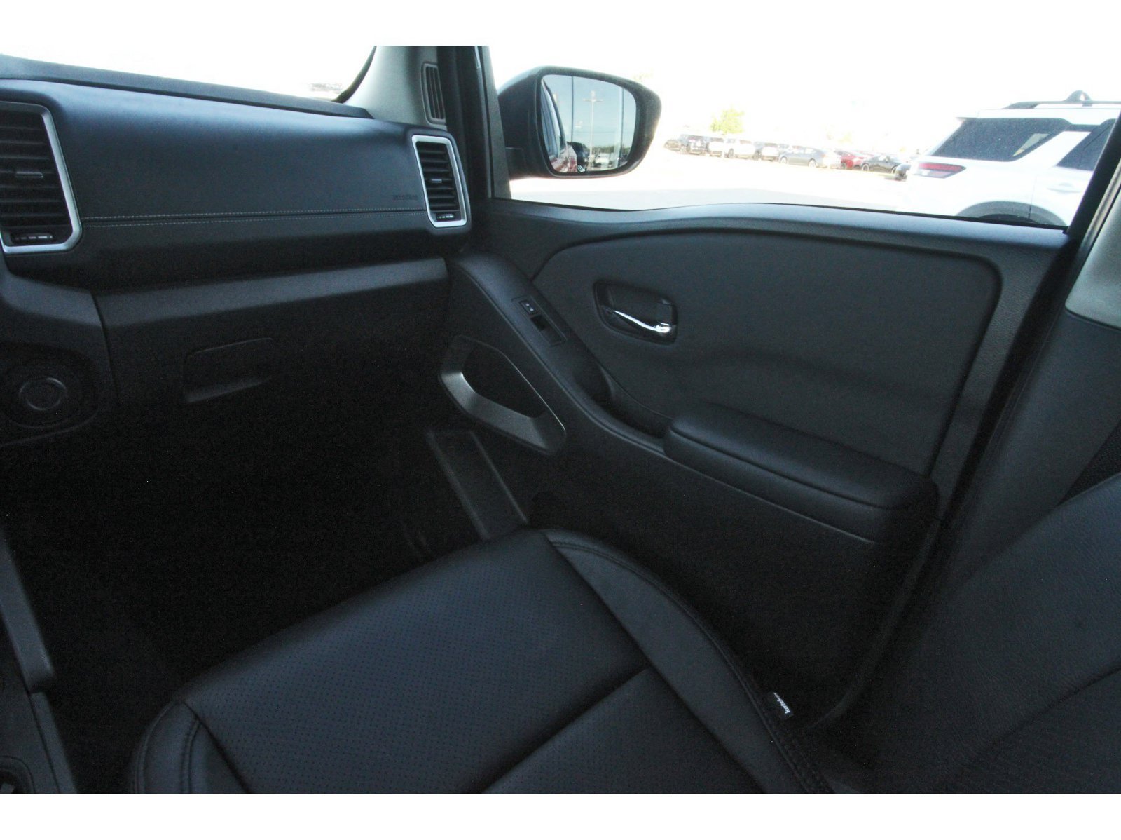 Used 2024 Nissan Frontier SV RWD image 14