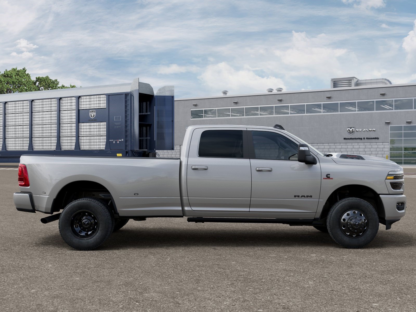 New 2026 RAM 3500 Laramie AWD/4WD image 12