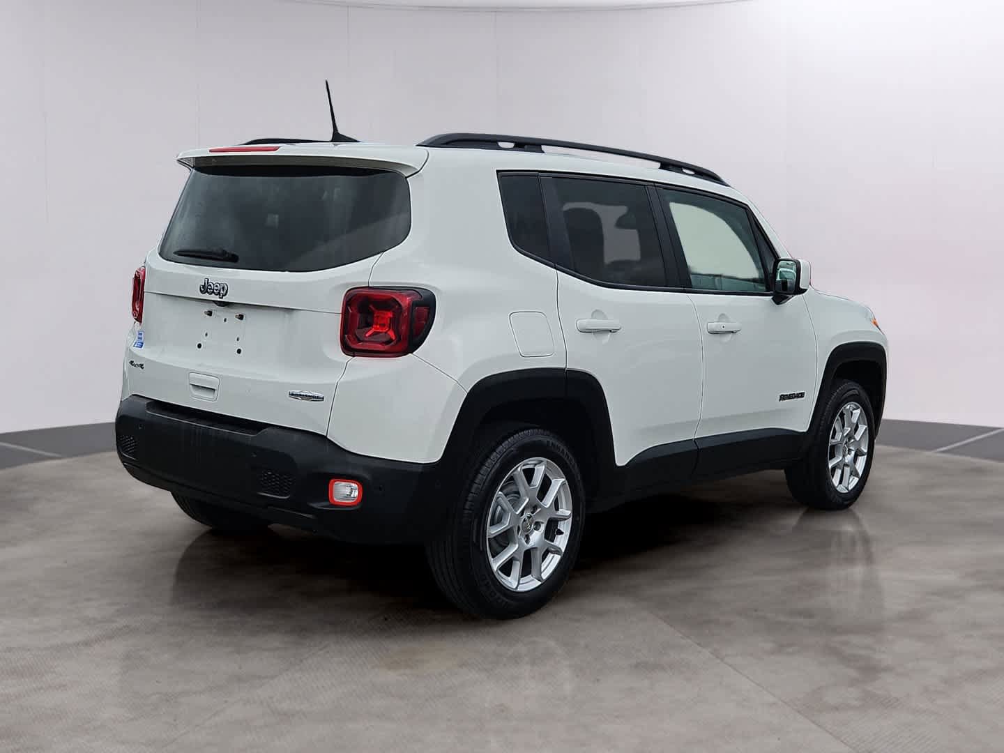 Used 2021 Jeep Renegade Latitude w/ Luxury Group I AWD/4WD image 4