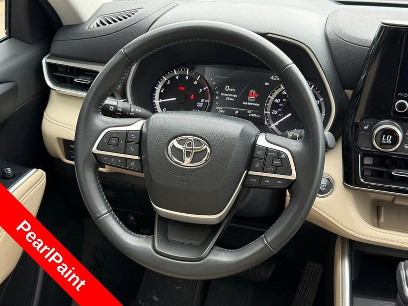 Used 2023 Toyota Highlander XLE AWD/4WD image 15