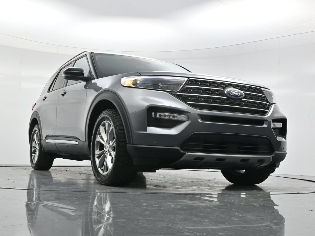 Used 2024 Ford Explorer XLT w/ Equipment Group 202A AWD/4WD image 47