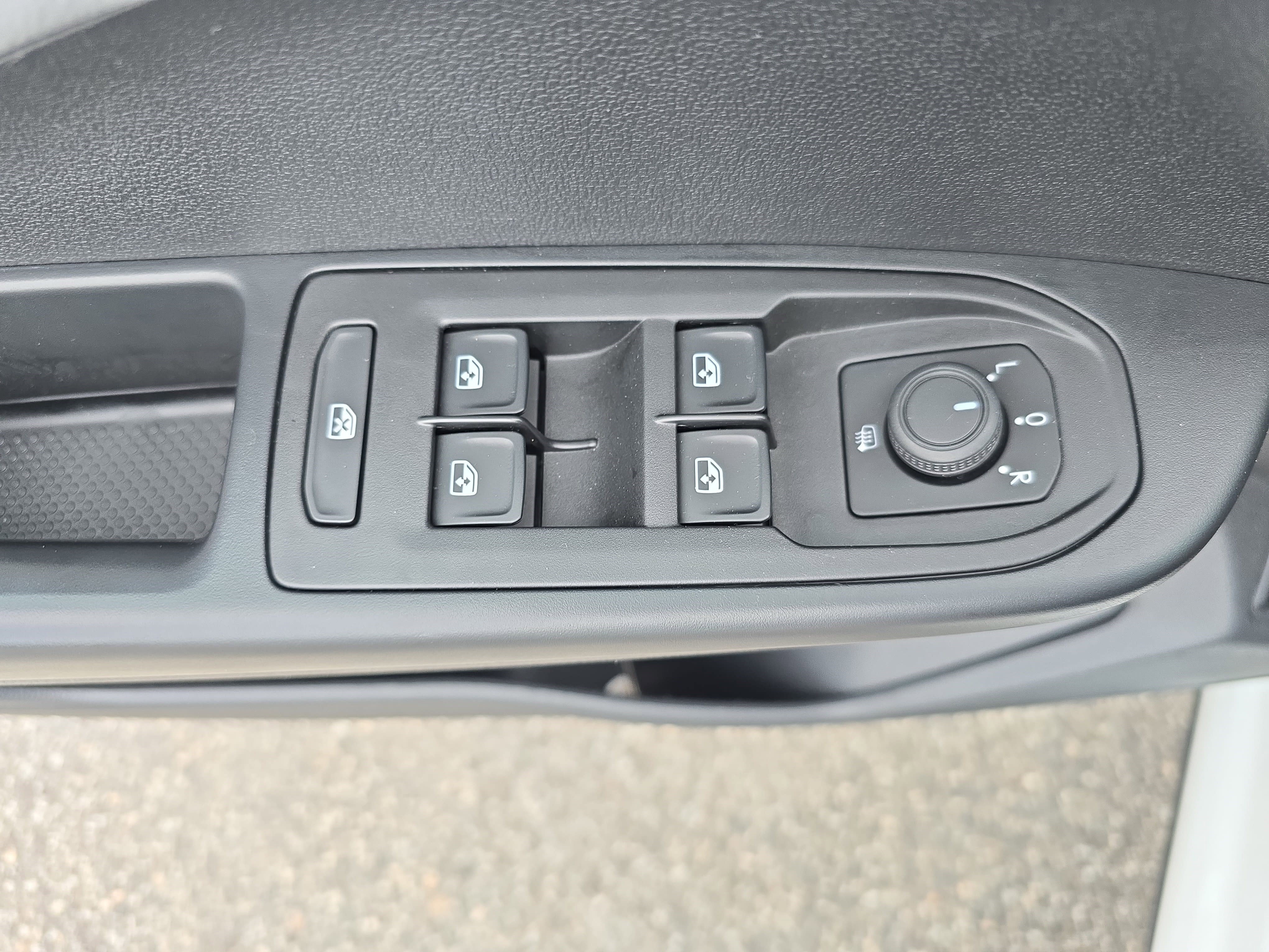 Used 2022 Volkswagen Taos SE image 25