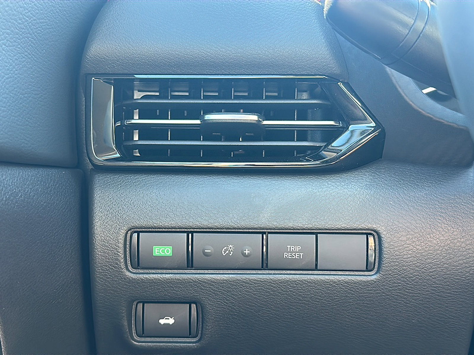 New 2025 Nissan Sentra SR w/ Trunk Package image 25