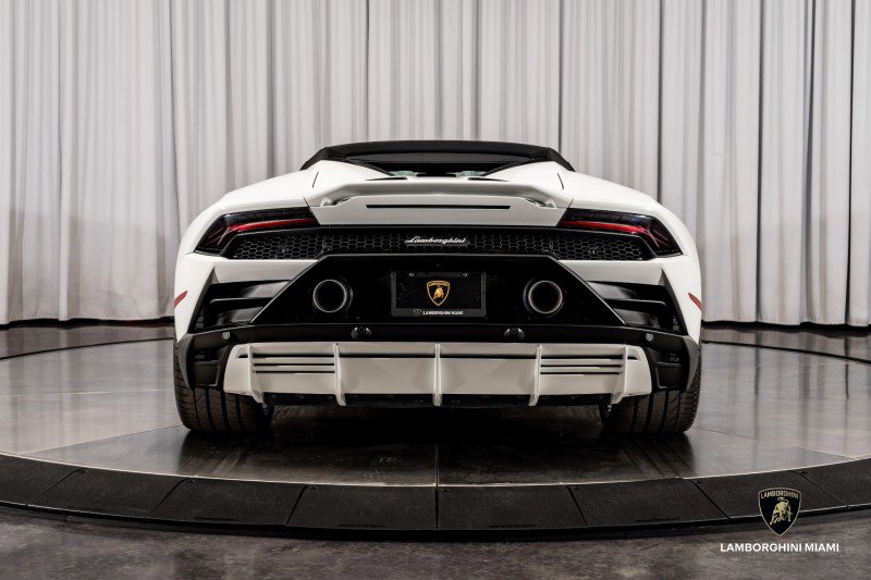 Used 2024 Lamborghini Huracan EVO image 18
