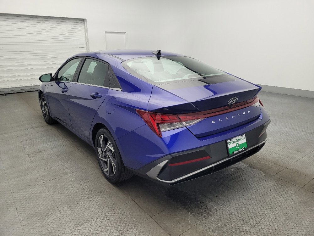 Used 2025 Hyundai Elantra SEL FWD image 5