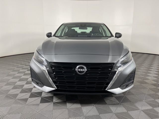 Used 2024 Nissan Altima 2.5 SV image 4