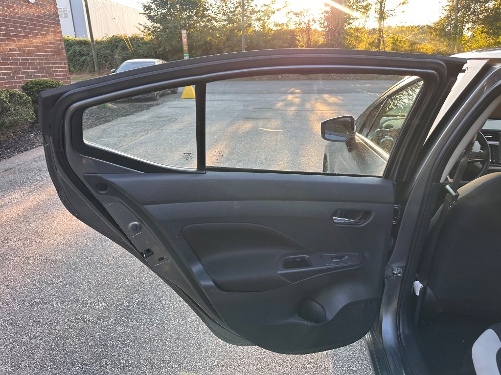 Used 2022 Nissan Versa SV FWD image 11