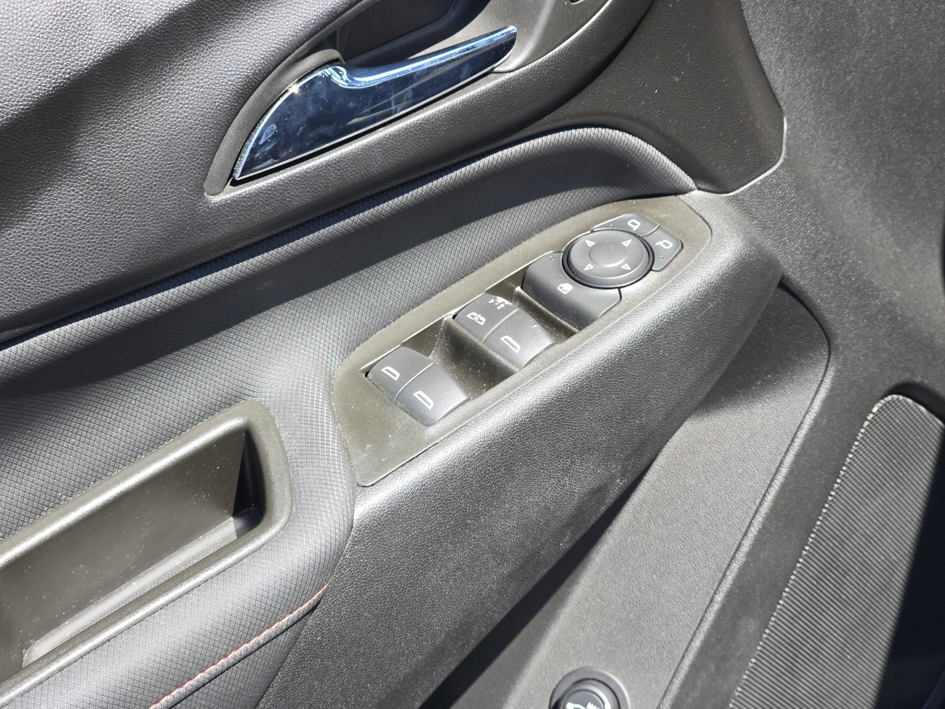 Used 2023 Chevrolet Equinox RS FWD image 27