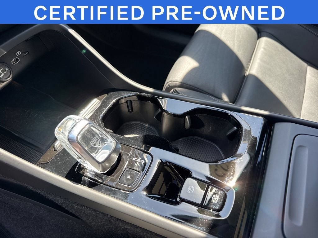 Certified 2025 Volvo XC40 B5 Plus AWD/4WD image 13