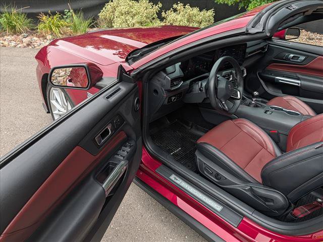 Used 2025 Ford Mustang GT Premium RWD image 31
