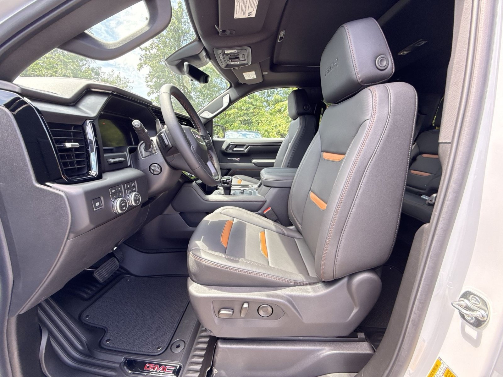 New 2026 GMC Sierra 1500 AT4 w/ AT4 Premium Package AWD/4WD image 13