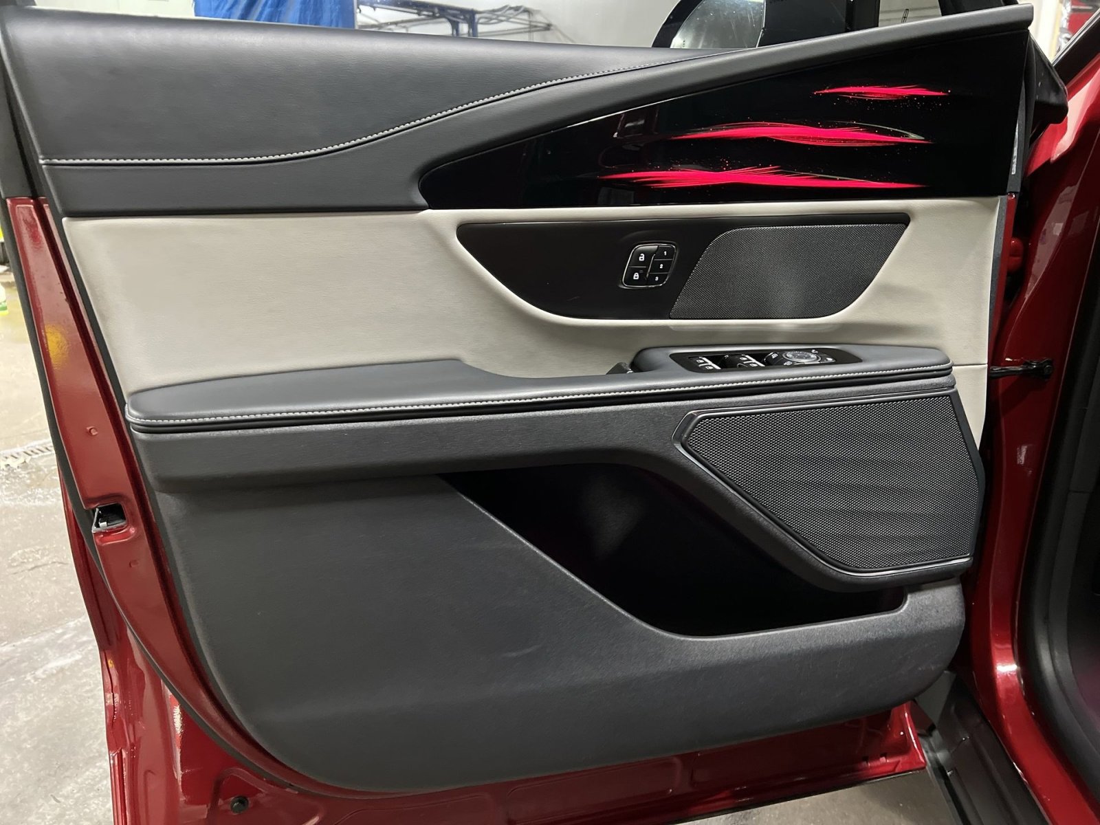 Used 2024 Lincoln Nautilus Reserve image 14