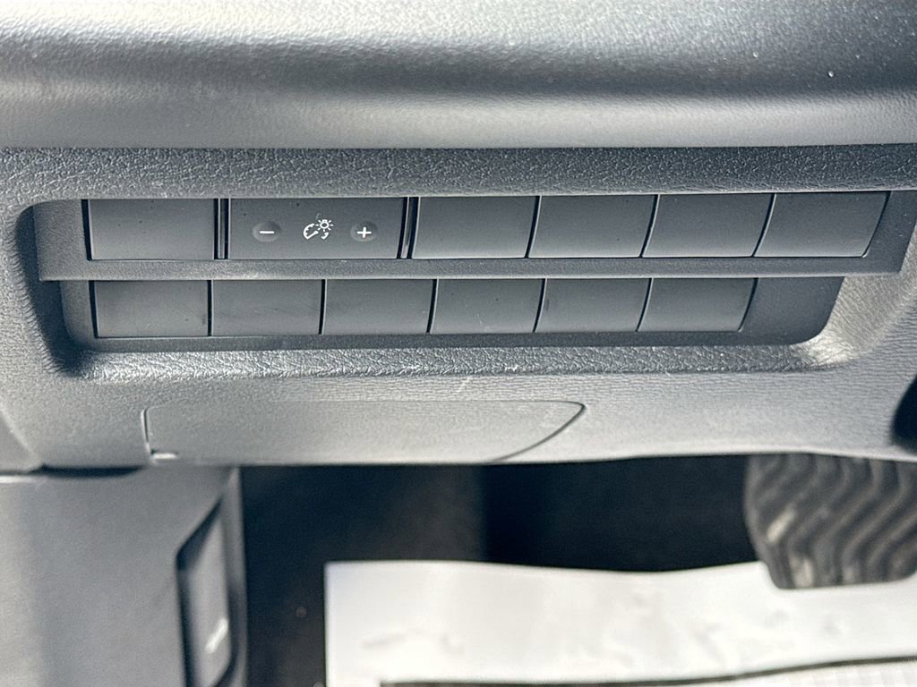 Used 2024 Mitsubishi Outlander ES image 11