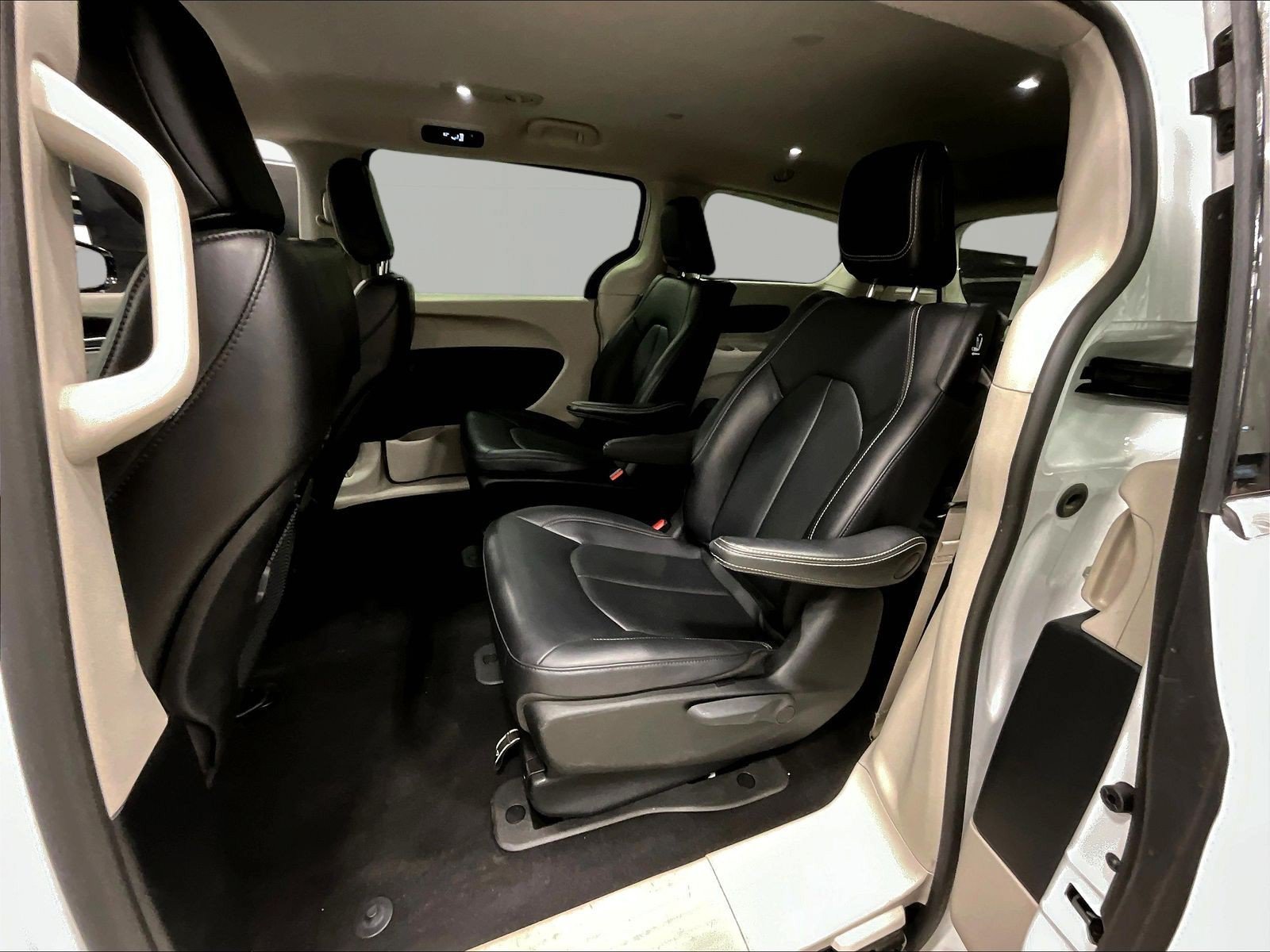 Used 2024 Chrysler Pacifica Limited FWD image 22