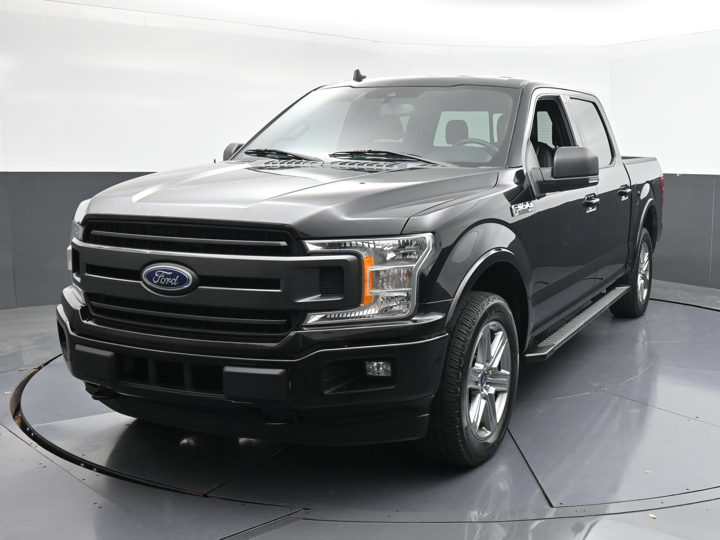 Used 2019 Ford F150 XLT w/ Equipment Group 302A Luxury AWD/4WD image 4