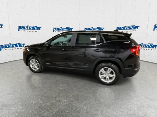 Used 2024 GMC Terrain SLE image 7