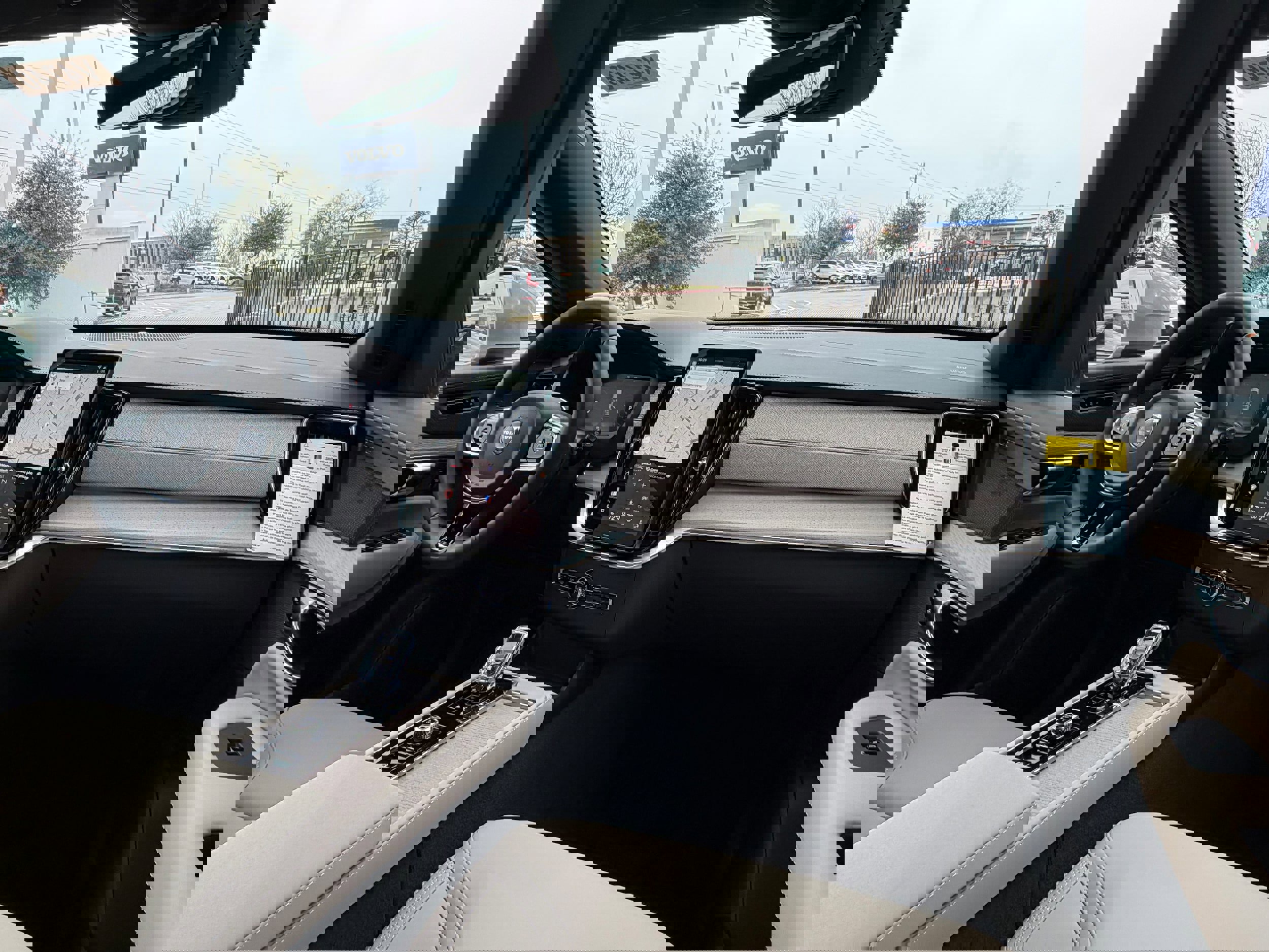 New 2026 Volvo XC90 B6 Plus w/ Protection Package Premier image 11