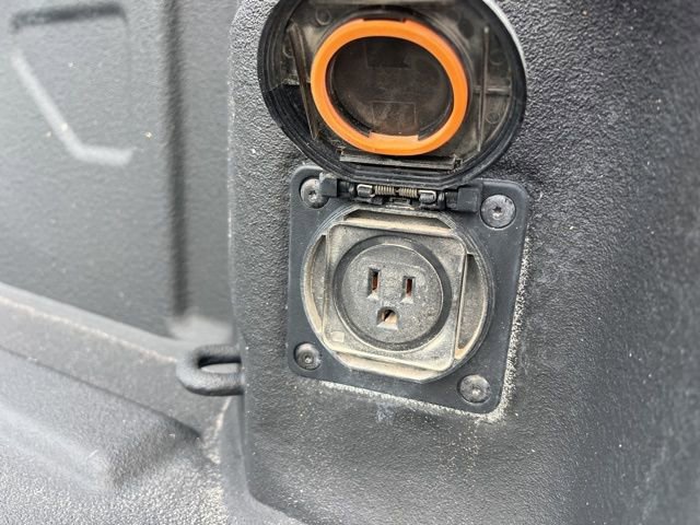 Used 2024 Chevrolet Silverado 2500 Custom w/ Custom Value Package image 9